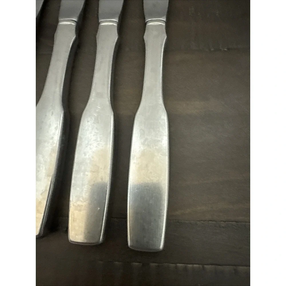 Oneida Ltd Silversmiths BENNINGTON Silver Plate DINNER KNIVES, 8 7/8